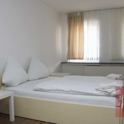 Apartment 104, Schlafzimmer 2 mit Doppelbett, Schrank, Kabel-TV